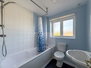 Family Bathroom- click for photo gallery